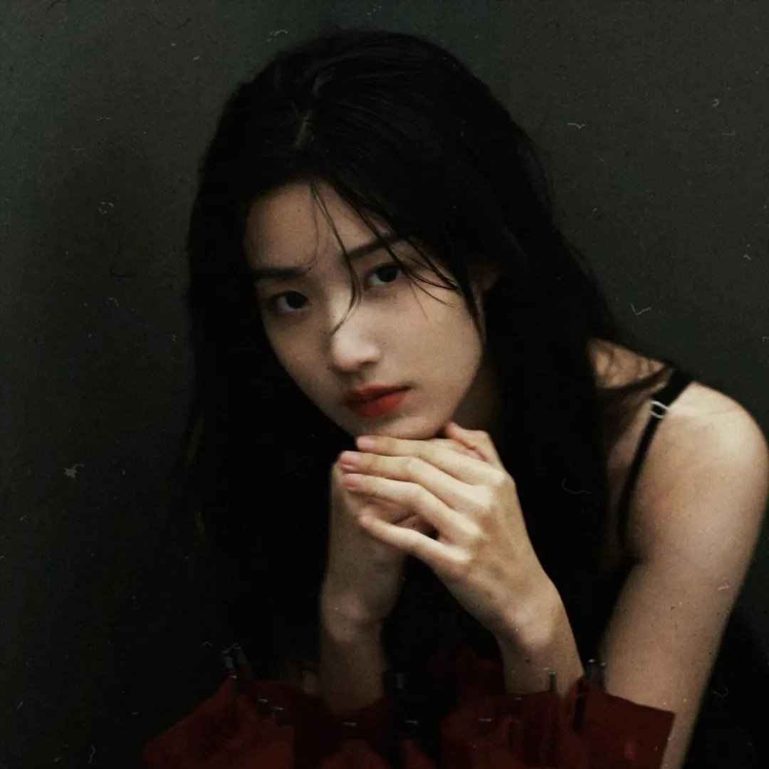 雨中的伊莲娜